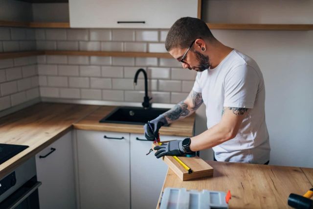 Nous cherchons un poseur / menuisier